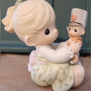 Precious Moments-'2001 Annual Edition"